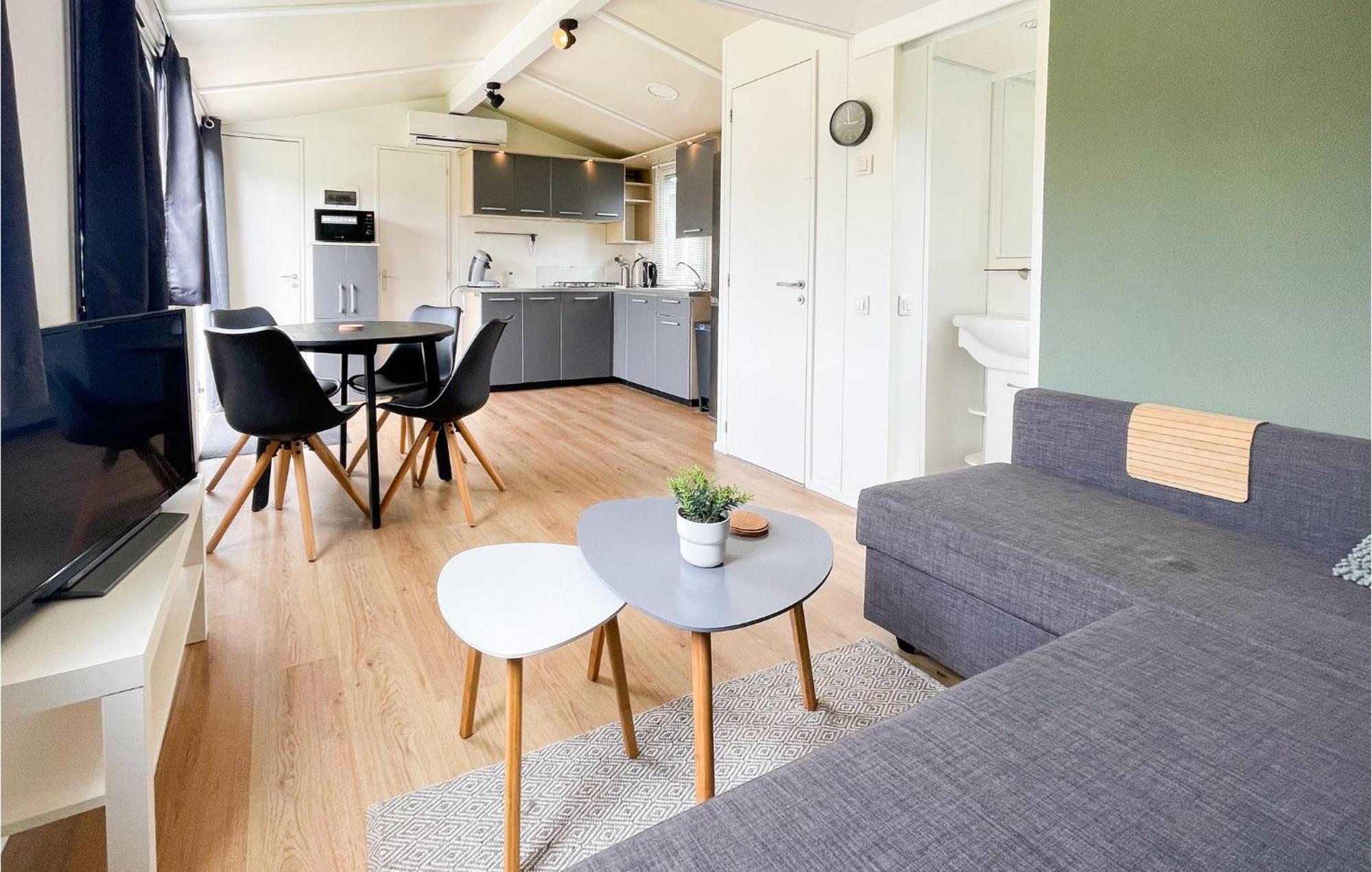 Gorgeous Home In Tzummarum With Wifi Exterior photo